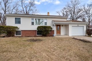 517 Longwood Drive, Buffalo Grove, IL 60089