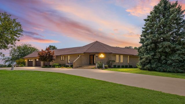 800 Cambridge Drive, Paxton, IL 60957