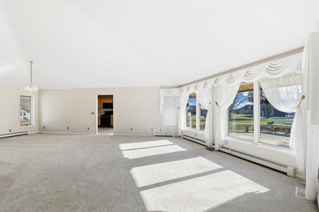 800 Cambridge Drive, Paxton, IL 60957