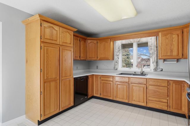 800 Cambridge Drive, Paxton, IL 60957