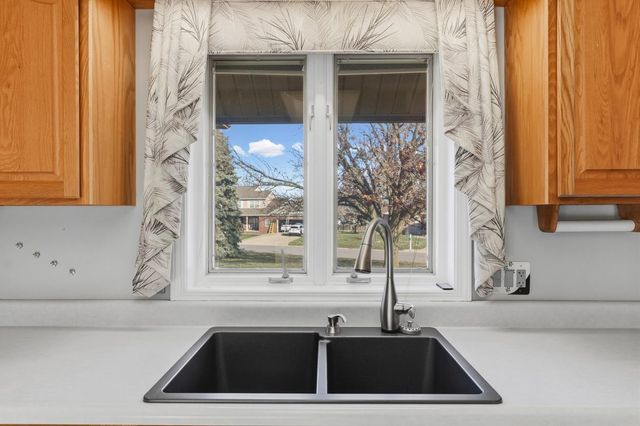 800 Cambridge Drive, Paxton, IL 60957