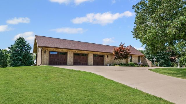 800 Cambridge Drive, Paxton, IL 60957