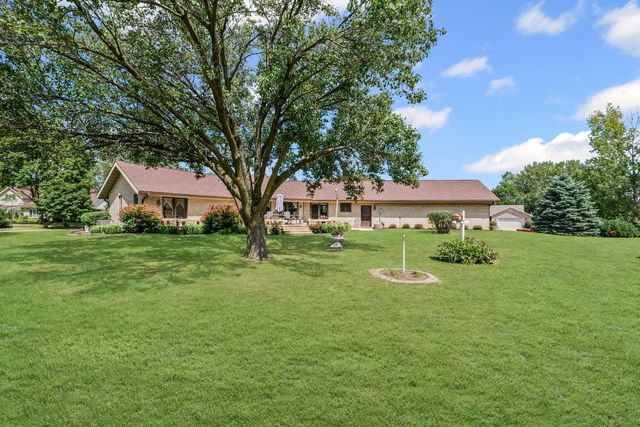 800 Cambridge Drive, Paxton, IL 60957