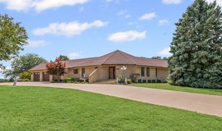 800 Cambridge Drive, Paxton, IL 60957