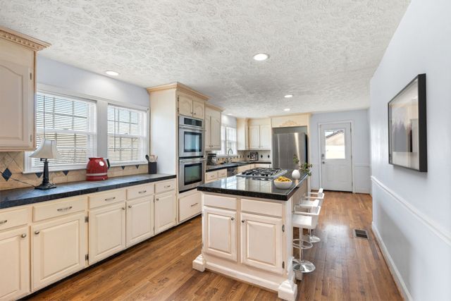 1332 S Dickerson Rd, Goodlettsville, TN 37072
