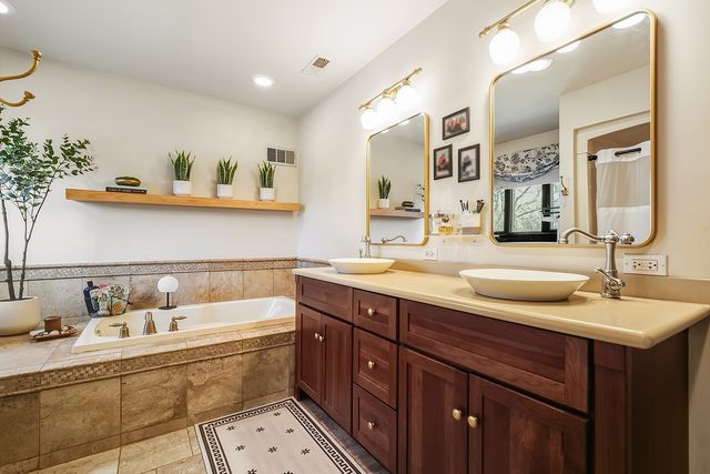 625 Bruce Avenue, Flossmoor, IL 60422