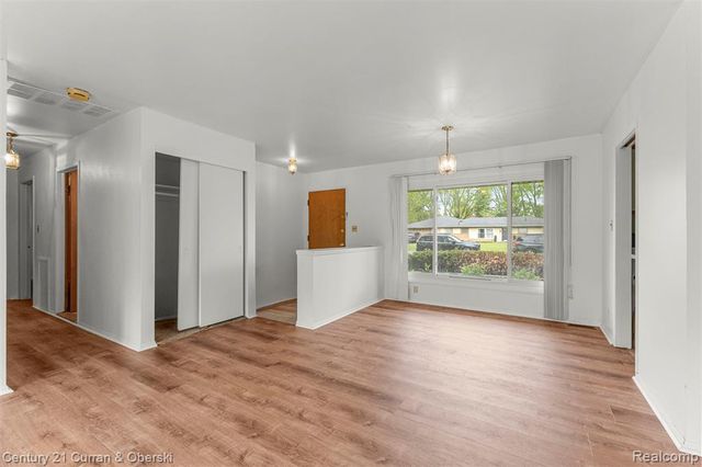 7271 Cottonwood Knoll, West Bloomfield, MI 48322