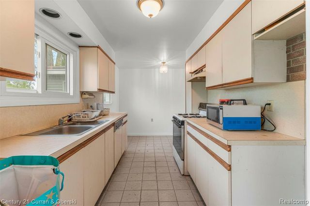 7271 Cottonwood Knoll, West Bloomfield, MI 48322