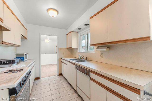 7271 Cottonwood Knoll, West Bloomfield, MI 48322