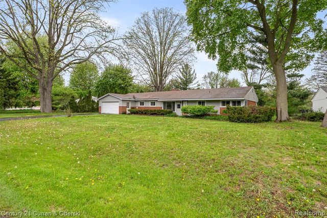 7271 Cottonwood Knoll, West Bloomfield, MI 48322
