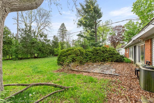 7271 Cottonwood Knoll, West Bloomfield, MI 48322
