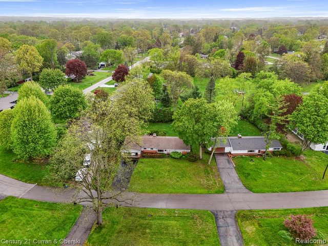 7271 Cottonwood Knoll, West Bloomfield, MI 48322