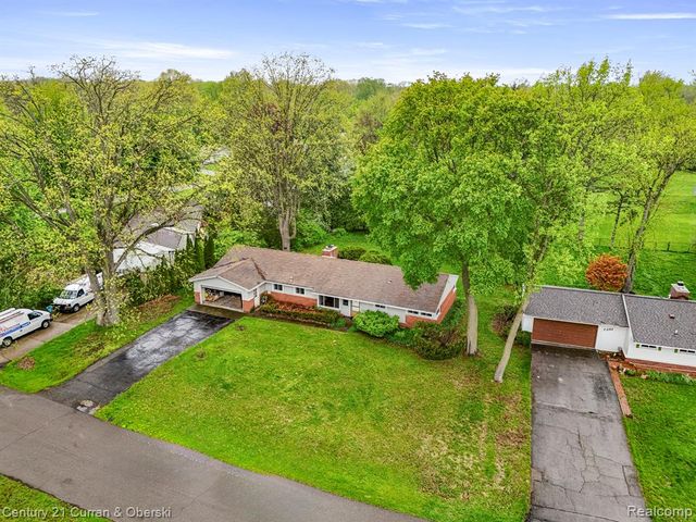 7271 Cottonwood Knoll, West Bloomfield, MI 48322