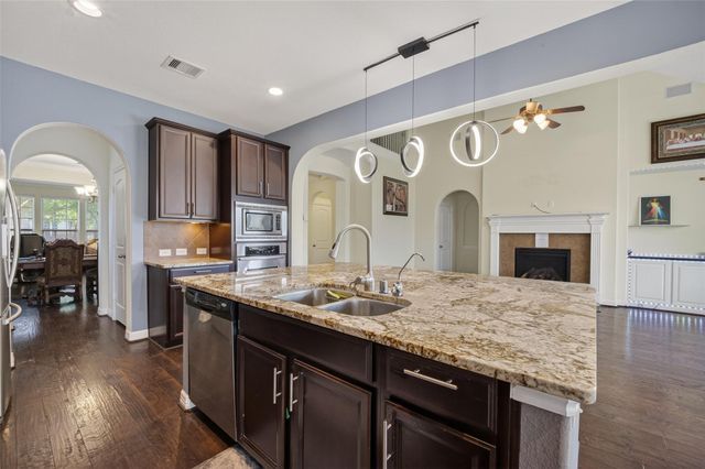 12611 Colonial Glen Ct, Pearland, TX 77584