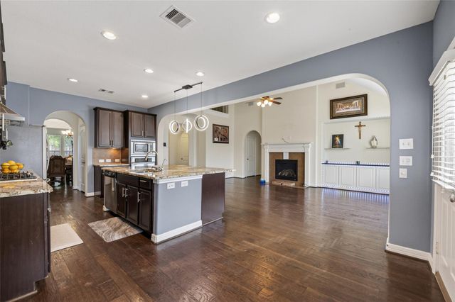 12611 Colonial Glen Ct, Pearland, TX 77584