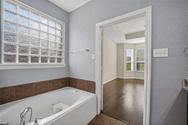 12611 Colonial Glen Ct, Pearland, TX 77584