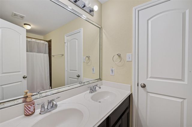 12611 Colonial Glen Ct, Pearland, TX 77584