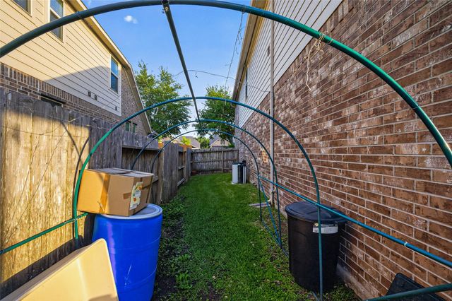 12611 Colonial Glen Ct, Pearland, TX 77584