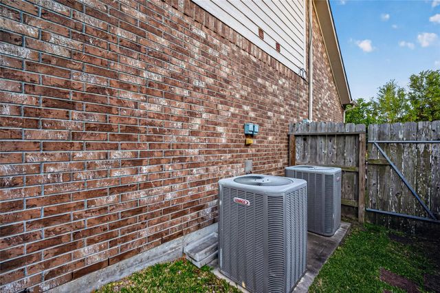 12611 Colonial Glen Ct, Pearland, TX 77584