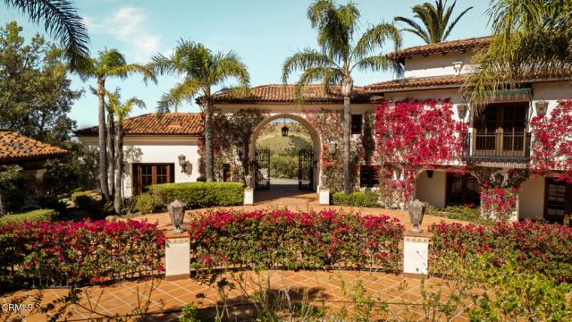 2940 Kuehner Drive, Simi Valley, CA 93063