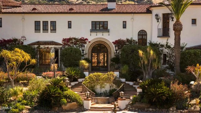 2940 Kuehner Drive, Simi Valley, CA 93063