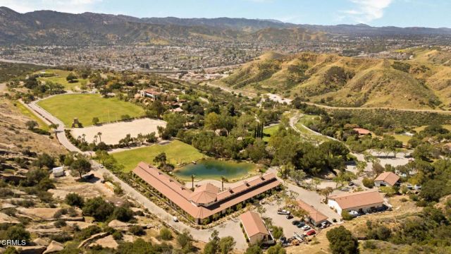 2940 Kuehner Drive, Simi Valley, CA 93063