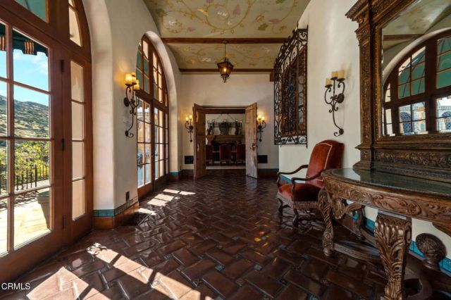 2940 Kuehner Drive, Simi Valley, CA 93063