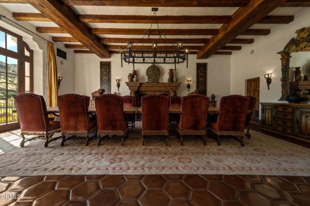 2940 Kuehner Drive, Simi Valley, CA 93063