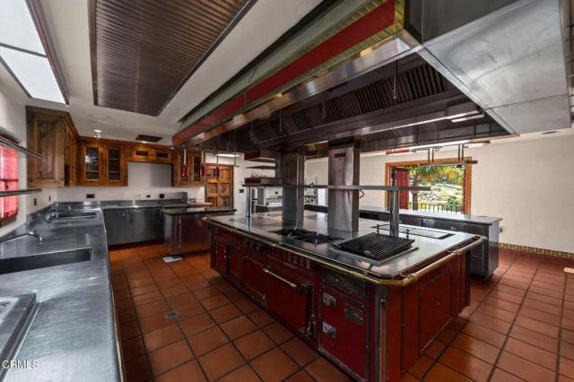 2940 Kuehner Drive, Simi Valley, CA 93063