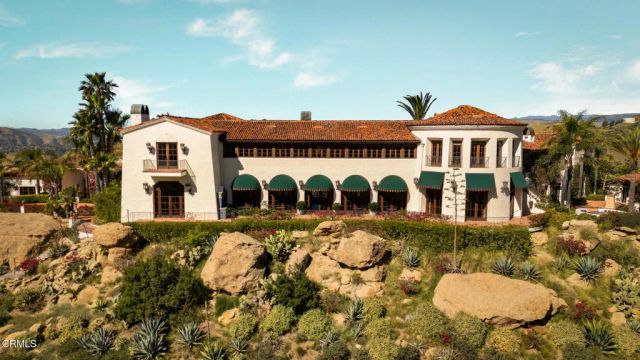 2940 Kuehner Drive, Simi Valley, CA 93063