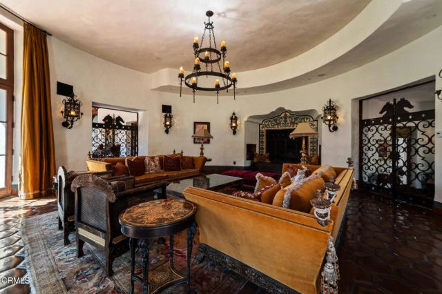 2940 Kuehner Drive, Simi Valley, CA 93063