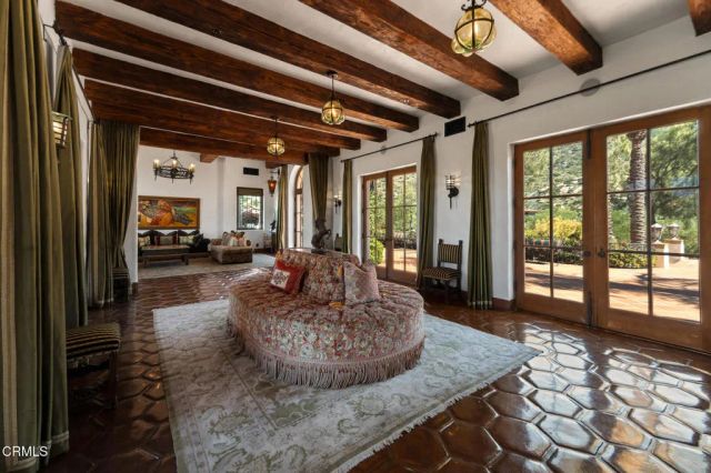 2940 Kuehner Drive, Simi Valley, CA 93063