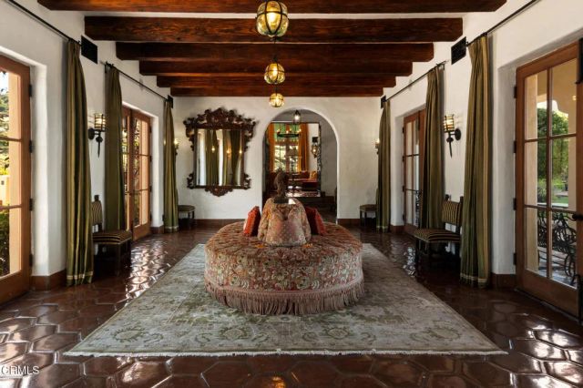 2940 Kuehner Drive, Simi Valley, CA 93063