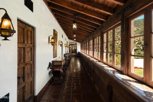 2940 Kuehner Drive, Simi Valley, CA 93063