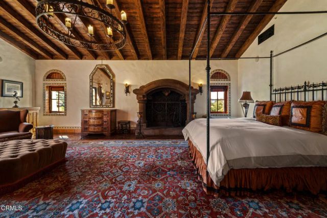 2940 Kuehner Drive, Simi Valley, CA 93063