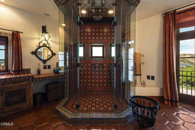 2940 Kuehner Drive, Simi Valley, CA 93063