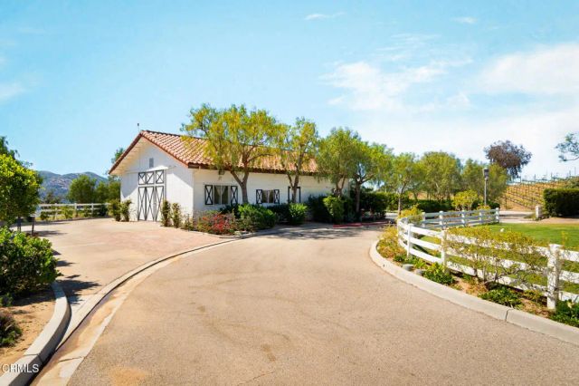 2940 Kuehner Drive, Simi Valley, CA 93063