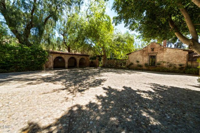 2940 Kuehner Drive, Simi Valley, CA 93063