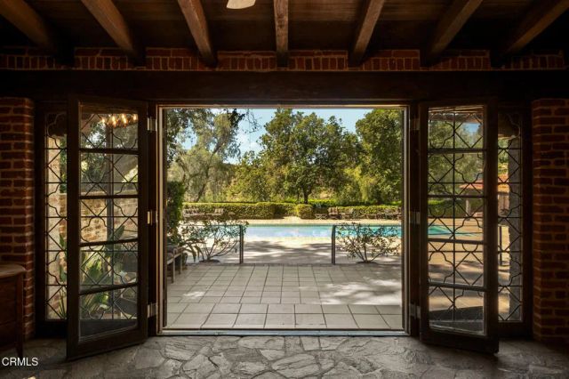 2940 Kuehner Drive, Simi Valley, CA 93063