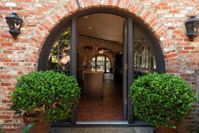 2940 Kuehner Drive, Simi Valley, CA 93063