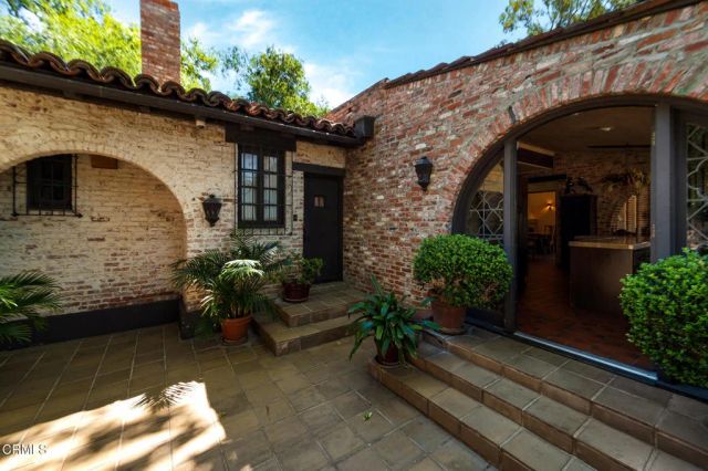 2940 Kuehner Drive, Simi Valley, CA 93063