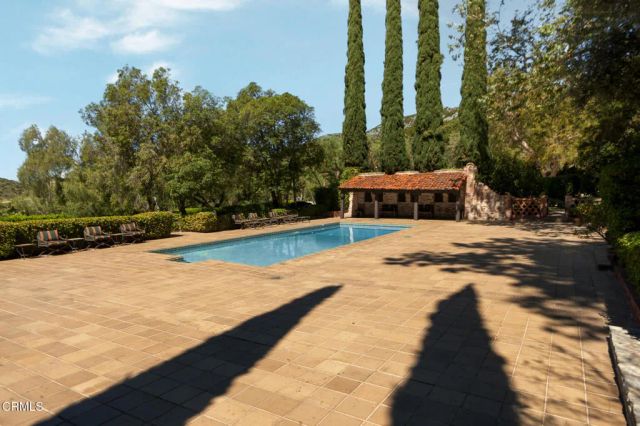 2940 Kuehner Drive, Simi Valley, CA 93063