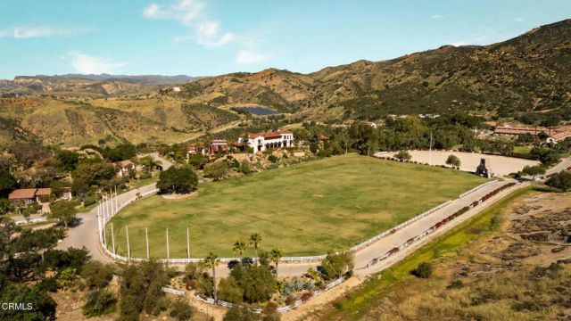 2940 Kuehner Drive, Simi Valley, CA 93063