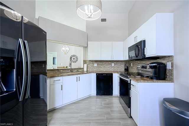 583 Beachwalk CIR Q-202, Naples, FL 34108