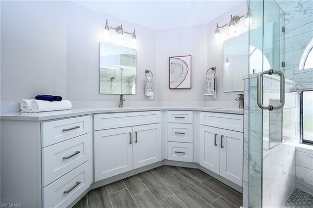 583 Beachwalk CIR Q-202, Naples, FL 34108