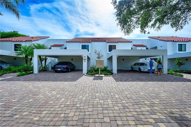 583 Beachwalk CIR Q-202, Naples, FL 34108