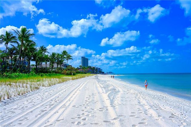583 Beachwalk CIR Q-202, Naples, FL 34108