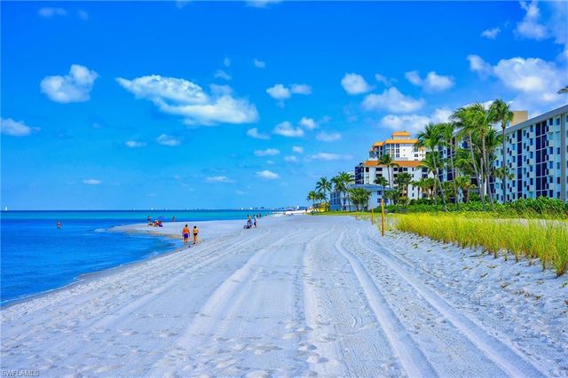 583 Beachwalk CIR Q-202, Naples, FL 34108