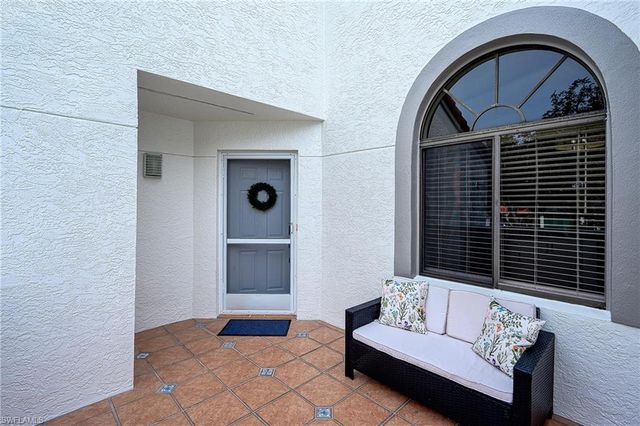 583 Beachwalk CIR Q-202, Naples, FL 34108