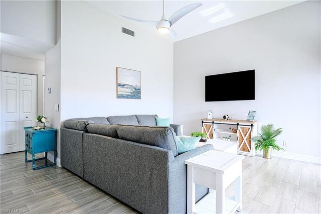 583 Beachwalk CIR Q-202, Naples, FL 34108